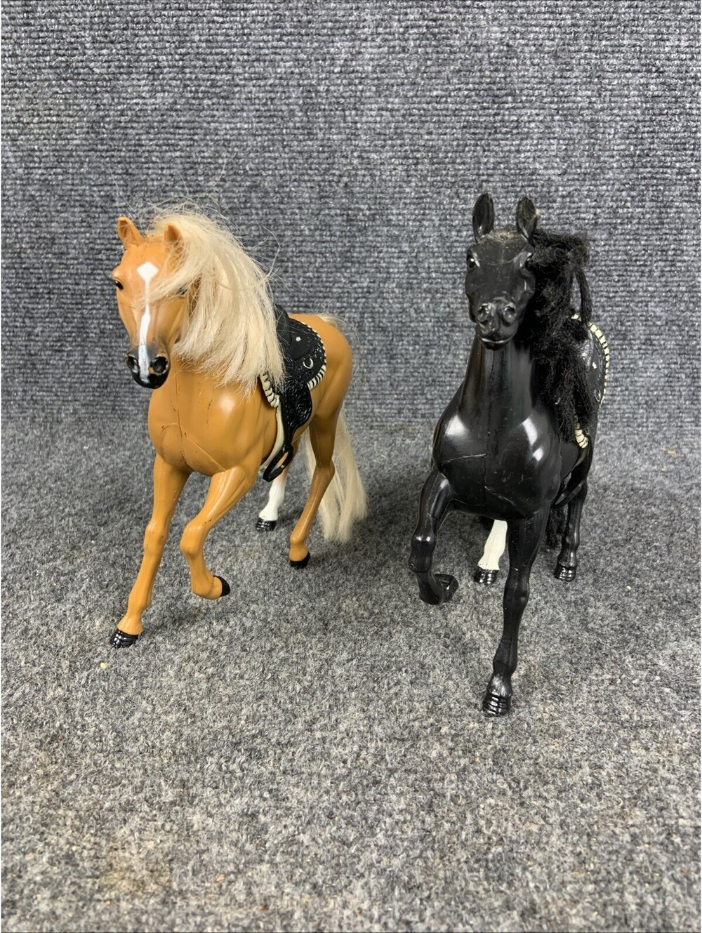 Enertec Enterprises LTD 2009 Lot of 2 Plastic Black & Brown Horses Hair Mane 6"T